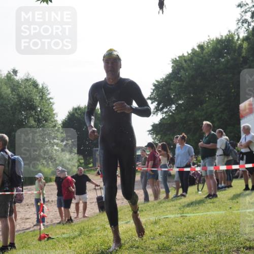 15.06.2025 - 27. Vierlanden-Triathlon KatJ http://msf.ph/oto/7982864 15.06.2025 08:49:50 Schwimmen 172 meine-sportfotos.de