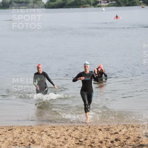 21.06.2025 - 27. Vierlanden-Triathlon MichiJ http://msf.ph/oto/7982868 15.06.2026 09:06:53 Schwimmen 212, 251 meine-sportfotos.de