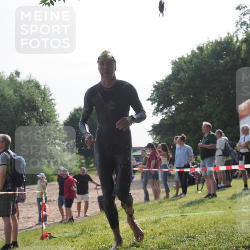15.06.2025 - 27. Vierlanden-Triathlon KatJ http://msf.ph/oto/7982874 15.06.2025 08:49:50 Schwimmen 172 meine-sportfotos.de