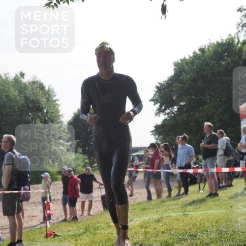 15.06.2025 - 27. Vierlanden-Triathlon KatJ http://msf.ph/oto/7982880 15.06.2025 08:49:50 Schwimmen 172 meine-sportfotos.de