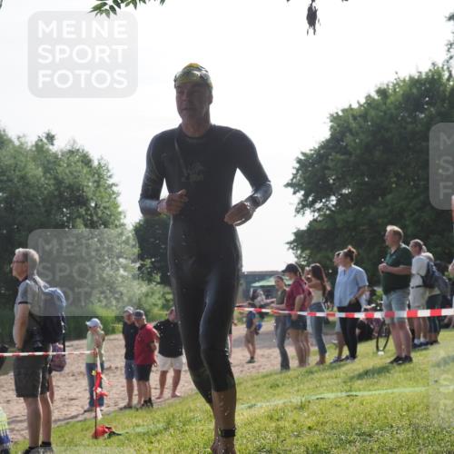 15.06.2025 - 27. Vierlanden-Triathlon KatJ http://msf.ph/oto/7982887 15.06.2025 08:49:50 Schwimmen 172 meine-sportfotos.de