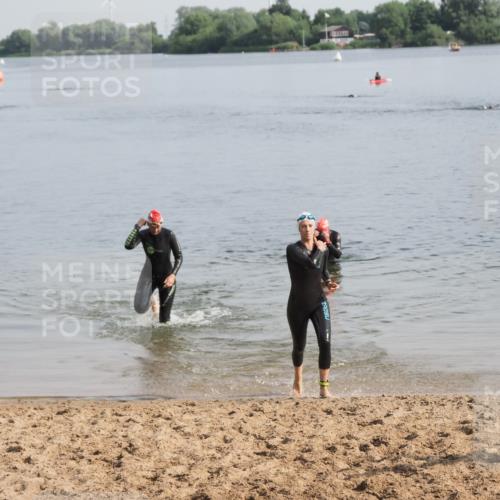 21.06.2025 - 27. Vierlanden-Triathlon MichiJ http://msf.ph/oto/7982896 15.06.2026 09:06:53 Schwimmen 212, 251 meine-sportfotos.de