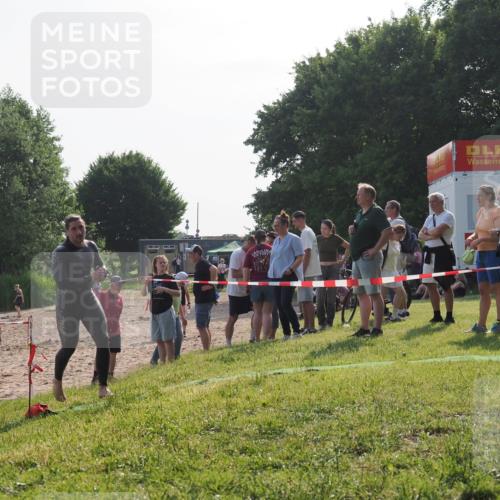 15.06.2025 - 27. Vierlanden-Triathlon KatJ http://msf.ph/oto/7982923 15.06.2025 08:50:12 Schwimmen 68 meine-sportfotos.de