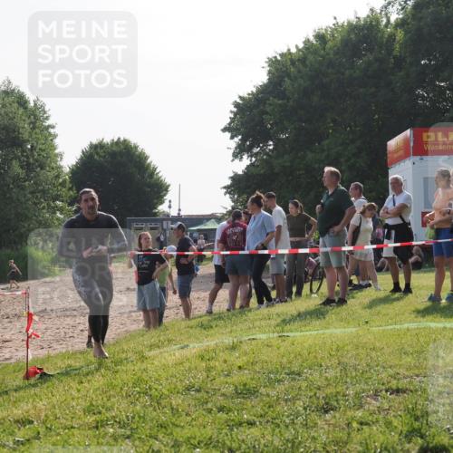 15.06.2025 - 27. Vierlanden-Triathlon KatJ http://msf.ph/oto/7982937 15.06.2025 08:50:13 Schwimmen 68 meine-sportfotos.de