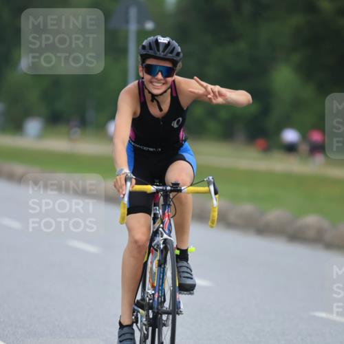 15.06.2025 - 27. Vierlanden-Triathlon H.Heesch http://msf.ph/oto/7982944 15.06.2025 10:54:23 Radfahren 123, 635 meine-sportfotos.de