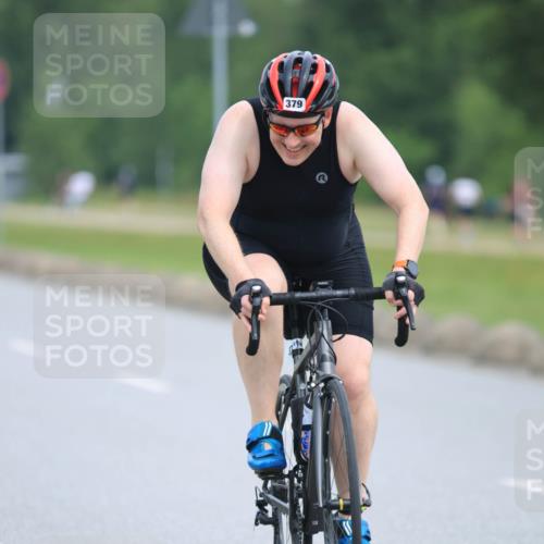 15.06.2025 - 27. Vierlanden-Triathlon H.Heesch http://msf.ph/oto/7982974 15.06.2025 10:54:35 Radfahren 90, 379 meine-sportfotos.de