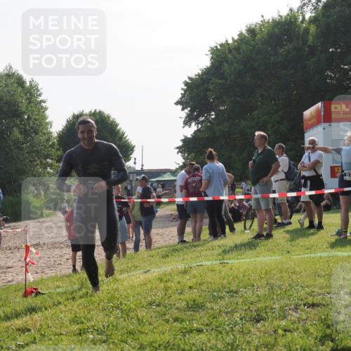 15.06.2025 - 27. Vierlanden-Triathlon KatJ http://msf.ph/oto/7982977 15.06.2025 08:50:14 Schwimmen 68 meine-sportfotos.de