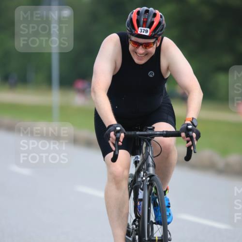 15.06.2025 - 27. Vierlanden-Triathlon H.Heesch http://msf.ph/oto/7982978 15.06.2025 10:54:36 Radfahren 90, 379 meine-sportfotos.de