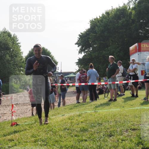 15.06.2025 - 27. Vierlanden-Triathlon KatJ http://msf.ph/oto/7982985 15.06.2025 08:50:14 Schwimmen 68 meine-sportfotos.de