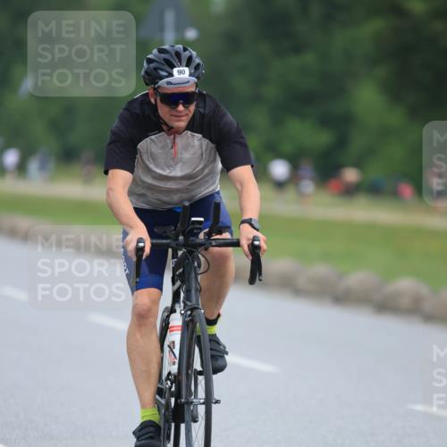 15.06.2025 - 27. Vierlanden-Triathlon H.Heesch http://msf.ph/oto/7982992 15.06.2025 10:54:42 Radfahren 90, 241 meine-sportfotos.de