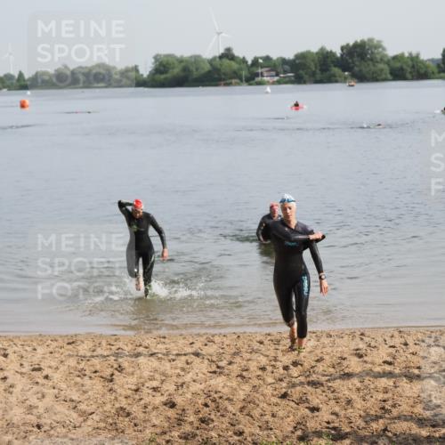 21.06.2025 - 27. Vierlanden-Triathlon MichiJ http://msf.ph/oto/7982993 15.06.2026 09:06:54 Schwimmen 212, 251 meine-sportfotos.de