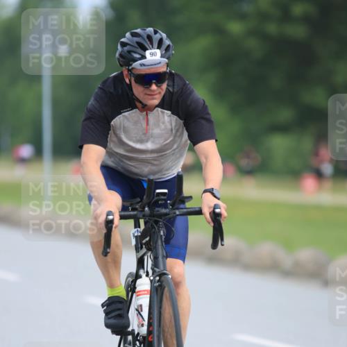 15.06.2025 - 27. Vierlanden-Triathlon H.Heesch http://msf.ph/oto/7983001 15.06.2025 10:54:42 Radfahren 90, 241 meine-sportfotos.de