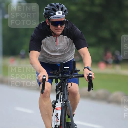 15.06.2025 - 27. Vierlanden-Triathlon H.Heesch http://msf.ph/oto/7983007 15.06.2025 10:54:42 Radfahren 90, 241 meine-sportfotos.de