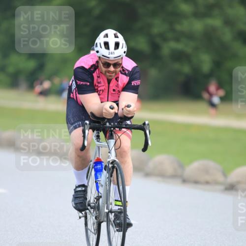 15.06.2025 - 27. Vierlanden-Triathlon H.Heesch http://msf.ph/oto/7983012 15.06.2025 10:54:47 Radfahren 241 meine-sportfotos.de