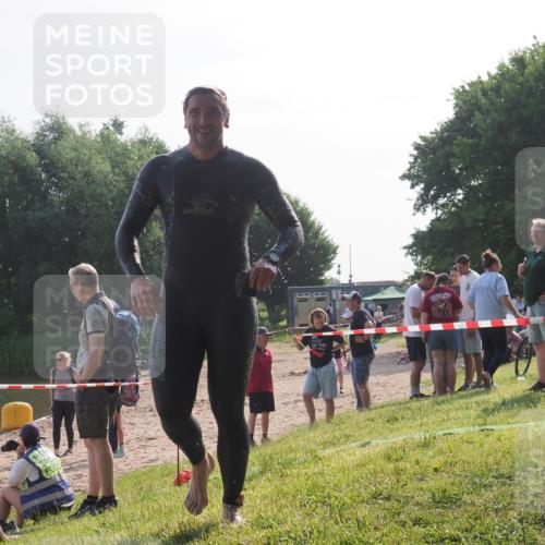 15.06.2025 - 27. Vierlanden-Triathlon KatJ http://msf.ph/oto/7983025 15.06.2025 08:50:15 Schwimmen 68 meine-sportfotos.de