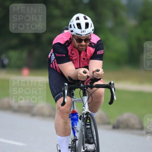 15.06.2025 - 27. Vierlanden-Triathlon H.Heesch http://msf.ph/oto/7983032 15.06.2025 10:54:47 Radfahren 241 meine-sportfotos.de