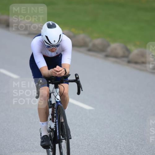 15.06.2025 - 27. Vierlanden-Triathlon H.Heesch http://msf.ph/oto/7983044 15.06.2025 10:54:58 Radfahren 8, 546, 605, 608 meine-sportfotos.de