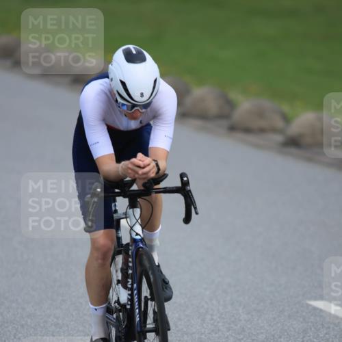 15.06.2025 - 27. Vierlanden-Triathlon H.Heesch http://msf.ph/oto/7983053 15.06.2025 10:54:59 Radfahren 8, 546, 605, 608 meine-sportfotos.de