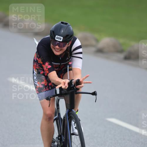 15.06.2025 - 27. Vierlanden-Triathlon H.Heesch http://msf.ph/oto/7983065 15.06.2025 10:55:00 Radfahren 8, 546, 605, 608 meine-sportfotos.de