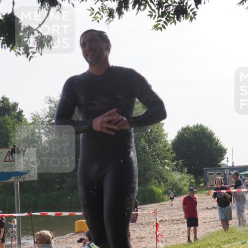 15.06.2025 - 27. Vierlanden-Triathlon KatJ http://msf.ph/oto/7983069 15.06.2025 08:50:16 Schwimmen 68 meine-sportfotos.de