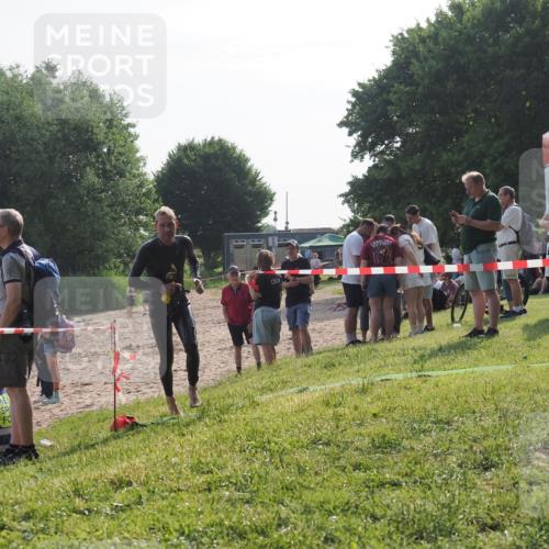 15.06.2025 - 27. Vierlanden-Triathlon KatJ http://msf.ph/oto/7983102 15.06.2025 08:50:38 Schwimmen 143 meine-sportfotos.de
