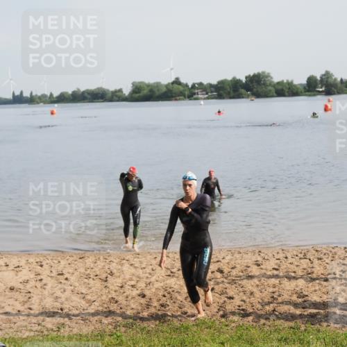 21.06.2025 - 27. Vierlanden-Triathlon MichiJ http://msf.ph/oto/7983110 15.06.2026 09:06:56 Schwimmen 212, 251 meine-sportfotos.de