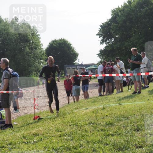 15.06.2025 - 27. Vierlanden-Triathlon KatJ http://msf.ph/oto/7983113 15.06.2025 08:50:38 Schwimmen 143 meine-sportfotos.de