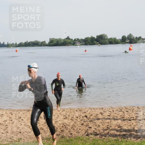 21.06.2025 - 27. Vierlanden-Triathlon MichiJ http://msf.ph/oto/7983148 15.06.2026 09:06:57 Schwimmen 212, 251 meine-sportfotos.de