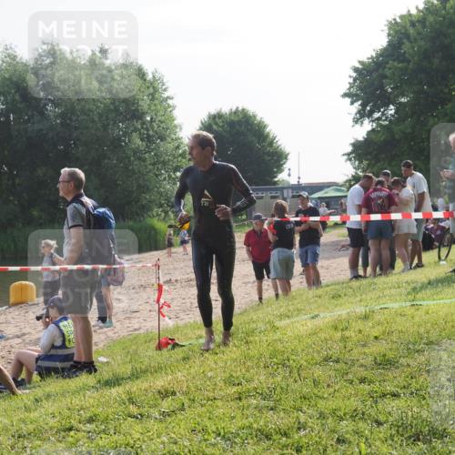 15.06.2025 - 27. Vierlanden-Triathlon KatJ http://msf.ph/oto/7983153 15.06.2025 08:50:39 Schwimmen 143 meine-sportfotos.de