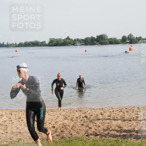 21.06.2025 - 27. Vierlanden-Triathlon MichiJ http://msf.ph/oto/7983158 15.06.2026 09:06:57 Schwimmen 212, 251 meine-sportfotos.de