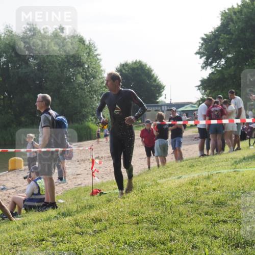 15.06.2025 - 27. Vierlanden-Triathlon KatJ http://msf.ph/oto/7983167 15.06.2025 08:50:39 Schwimmen 143 meine-sportfotos.de