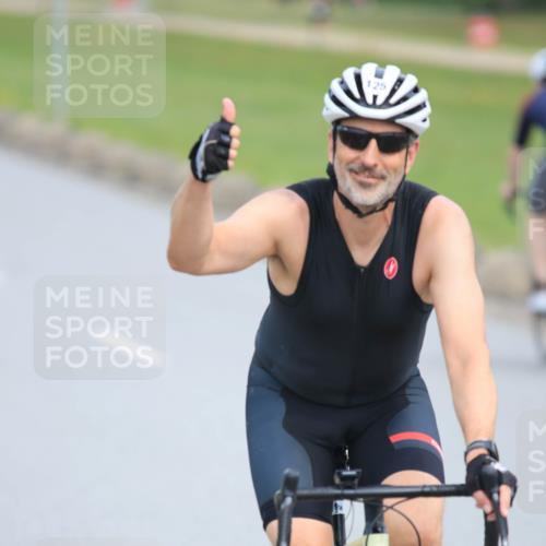 15.06.2025 - 27. Vierlanden-Triathlon H.Heesch http://msf.ph/oto/7983177 15.06.2025 10:55:16 Radfahren 125 meine-sportfotos.de