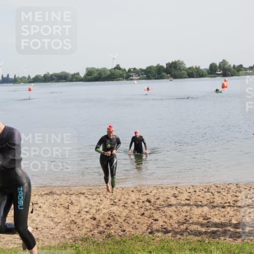 21.06.2025 - 27. Vierlanden-Triathlon MichiJ http://msf.ph/oto/7983181 15.06.2026 09:06:58 Schwimmen 212, 251 meine-sportfotos.de