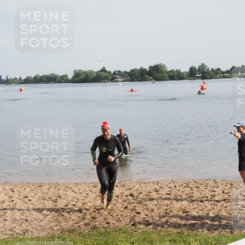 21.06.2025 - 27. Vierlanden-Triathlon MichiJ http://msf.ph/oto/7983204 15.06.2026 09:06:59 Schwimmen 212, 251 meine-sportfotos.de