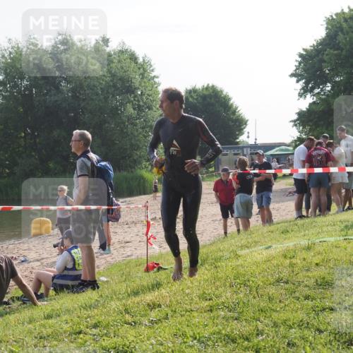 15.06.2025 - 27. Vierlanden-Triathlon KatJ http://msf.ph/oto/7983208 15.06.2025 08:50:39 Schwimmen 143 meine-sportfotos.de