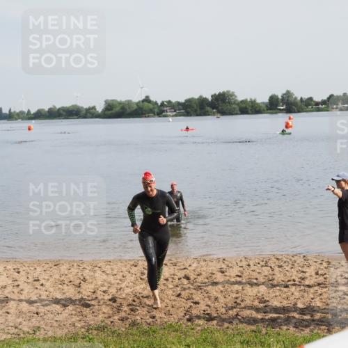 21.06.2025 - 27. Vierlanden-Triathlon MichiJ http://msf.ph/oto/7983211 15.06.2026 09:07:00 Schwimmen 212, 251 meine-sportfotos.de