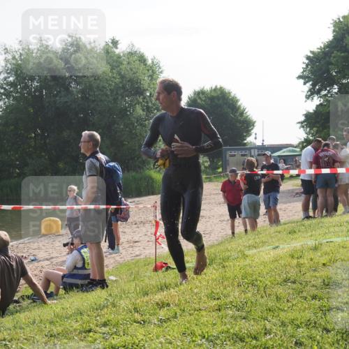 15.06.2025 - 27. Vierlanden-Triathlon KatJ http://msf.ph/oto/7983215 15.06.2025 08:50:40 Schwimmen 143 meine-sportfotos.de