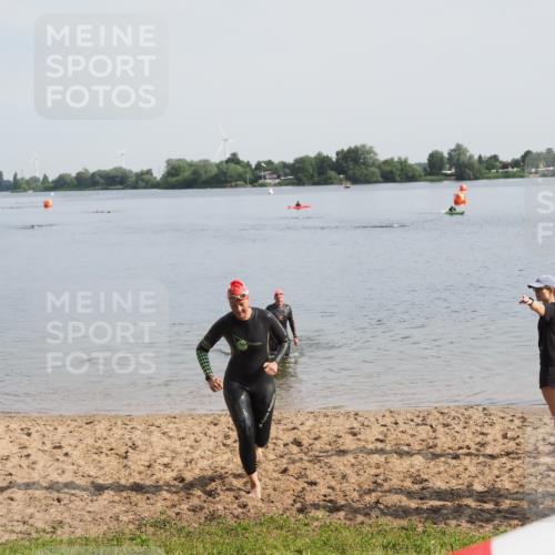 21.06.2025 - 27. Vierlanden-Triathlon MichiJ http://msf.ph/oto/7983218 15.06.2026 09:07:00 Schwimmen 212, 251 meine-sportfotos.de