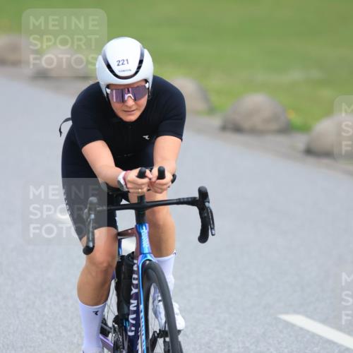 15.06.2025 - 27. Vierlanden-Triathlon H.Heesch http://msf.ph/oto/7983222 15.06.2025 10:55:35 Radfahren 167, 221, 521, 528, 559 meine-sportfotos.de