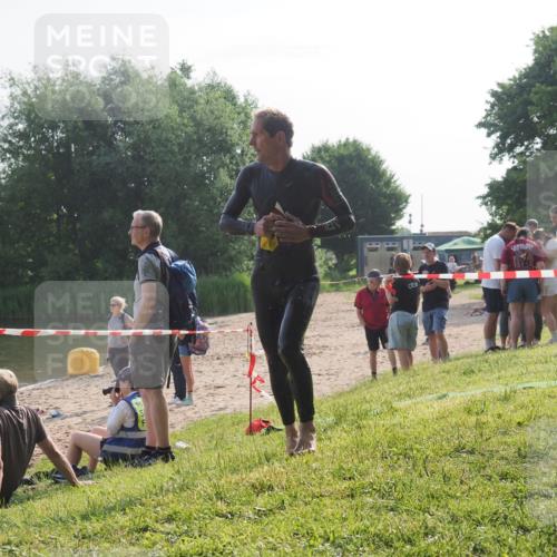 15.06.2025 - 27. Vierlanden-Triathlon KatJ http://msf.ph/oto/7983223 15.06.2025 08:50:40 Schwimmen 143 meine-sportfotos.de