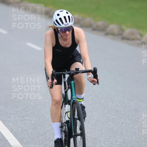 15.06.2025 - 27. Vierlanden-Triathlon H.Heesch http://msf.ph/oto/7983228 15.06.2025 10:55:36 Radfahren 167, 221, 521, 528 meine-sportfotos.de