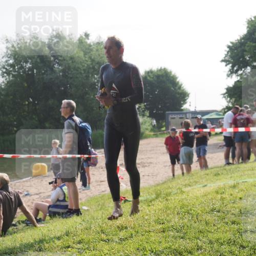15.06.2025 - 27. Vierlanden-Triathlon KatJ http://msf.ph/oto/7983243 15.06.2025 08:50:40 Schwimmen 143 meine-sportfotos.de