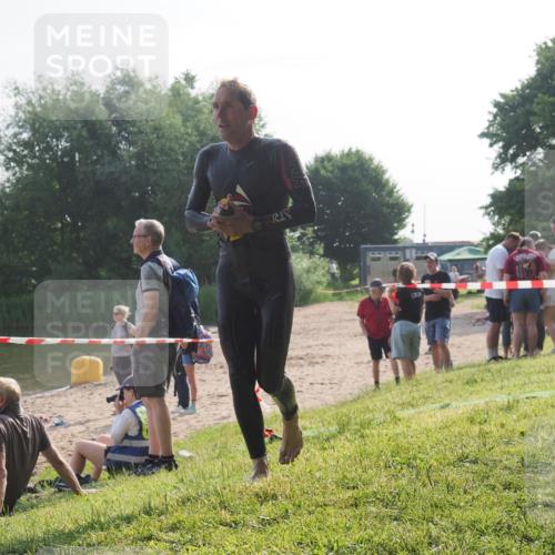 15.06.2025 - 27. Vierlanden-Triathlon KatJ http://msf.ph/oto/7983250 15.06.2025 08:50:40 Schwimmen 143 meine-sportfotos.de