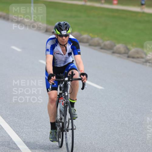 15.06.2025 - 27. Vierlanden-Triathlon H.Heesch http://msf.ph/oto/7983253 15.06.2025 10:55:46 Radfahren 238 meine-sportfotos.de