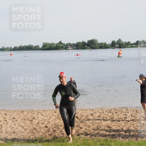 21.06.2025 - 27. Vierlanden-Triathlon MichiJ http://msf.ph/oto/7983259 15.06.2026 09:07:00 Schwimmen 212, 251 meine-sportfotos.de