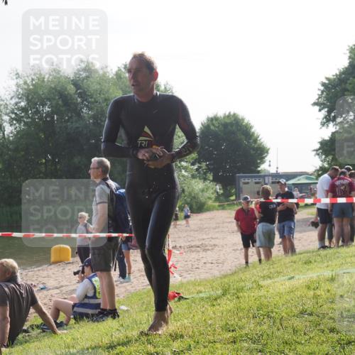 15.06.2025 - 27. Vierlanden-Triathlon KatJ http://msf.ph/oto/7983264 15.06.2025 08:50:41 Schwimmen 143 meine-sportfotos.de