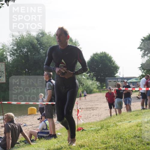 15.06.2025 - 27. Vierlanden-Triathlon KatJ http://msf.ph/oto/7983268 15.06.2025 08:50:41 Schwimmen 143 meine-sportfotos.de