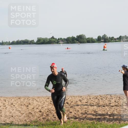 21.06.2025 - 27. Vierlanden-Triathlon MichiJ http://msf.ph/oto/7983271 15.06.2026 09:07:01 Schwimmen 212, 231, 251 meine-sportfotos.de