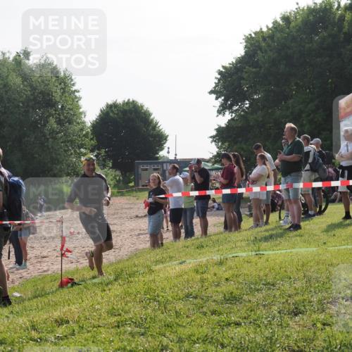 15.06.2025 - 27. Vierlanden-Triathlon KatJ http://msf.ph/oto/7983274 15.06.2025 08:51:14 Schwimmen 90 meine-sportfotos.de