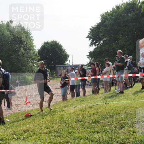 15.06.2025 - 27. Vierlanden-Triathlon KatJ http://msf.ph/oto/7983280 15.06.2025 08:51:14 Schwimmen 90 meine-sportfotos.de